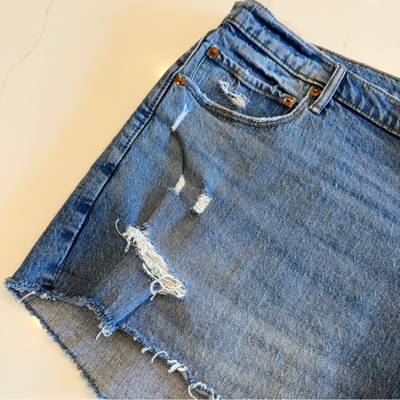 Abercrombie & Fitch Women's High Rise Mom Denim Shorts Size 37 Blue Distressed - Picture 2 of 11